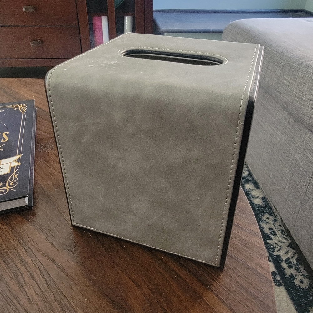 Tissue box holder